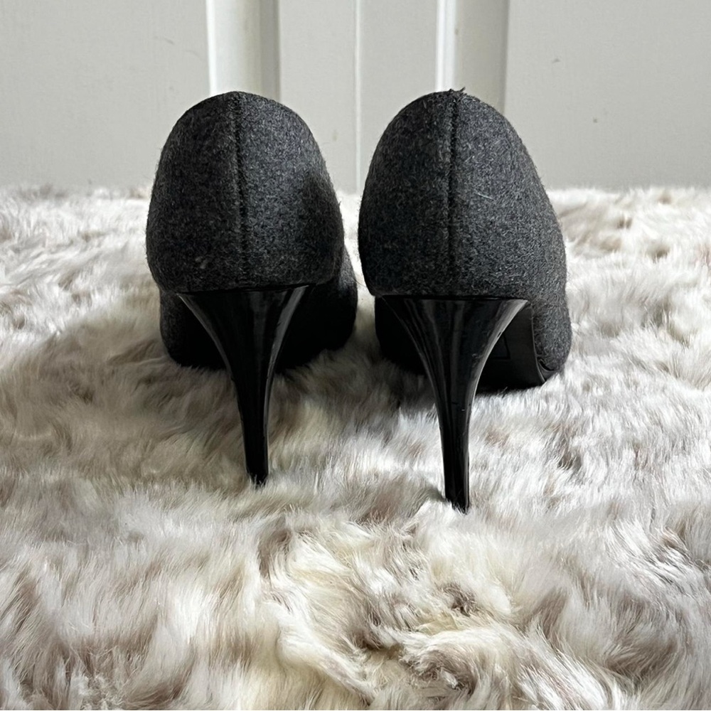 Gray Heeled Pumps - Picture 4 of 6